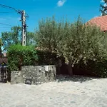 Aprili *