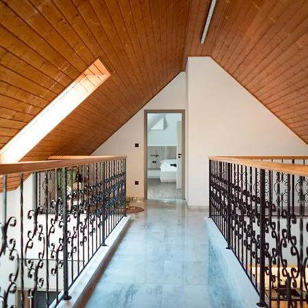 Aprili 包道乔尼托毛伊