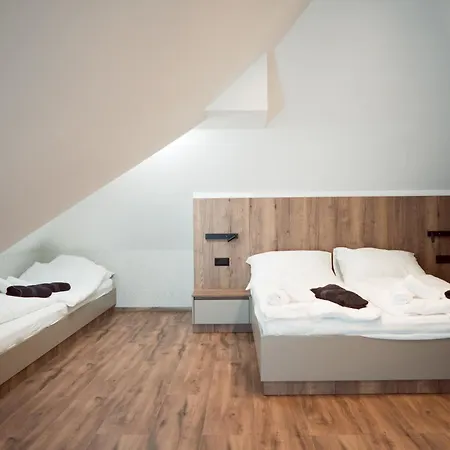 Aprili * בדקסוניטומאי